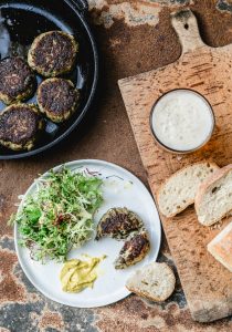 Auberginen-Frikadellen held am herd