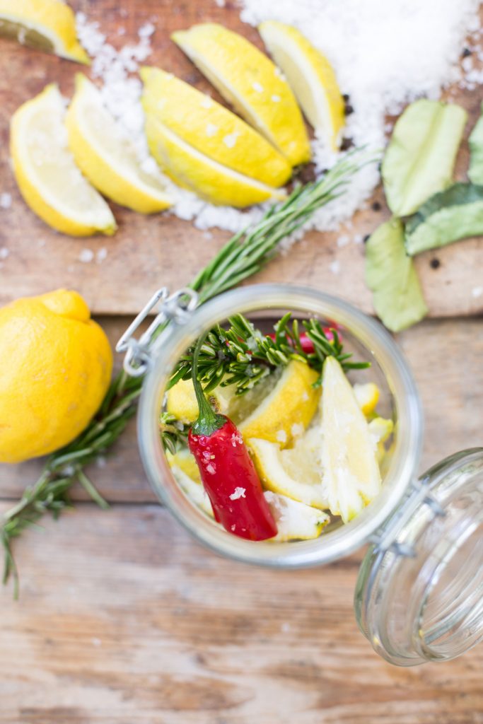 Sommer im Glas. Mit eingelegten Zitronen. - HeldamHerd