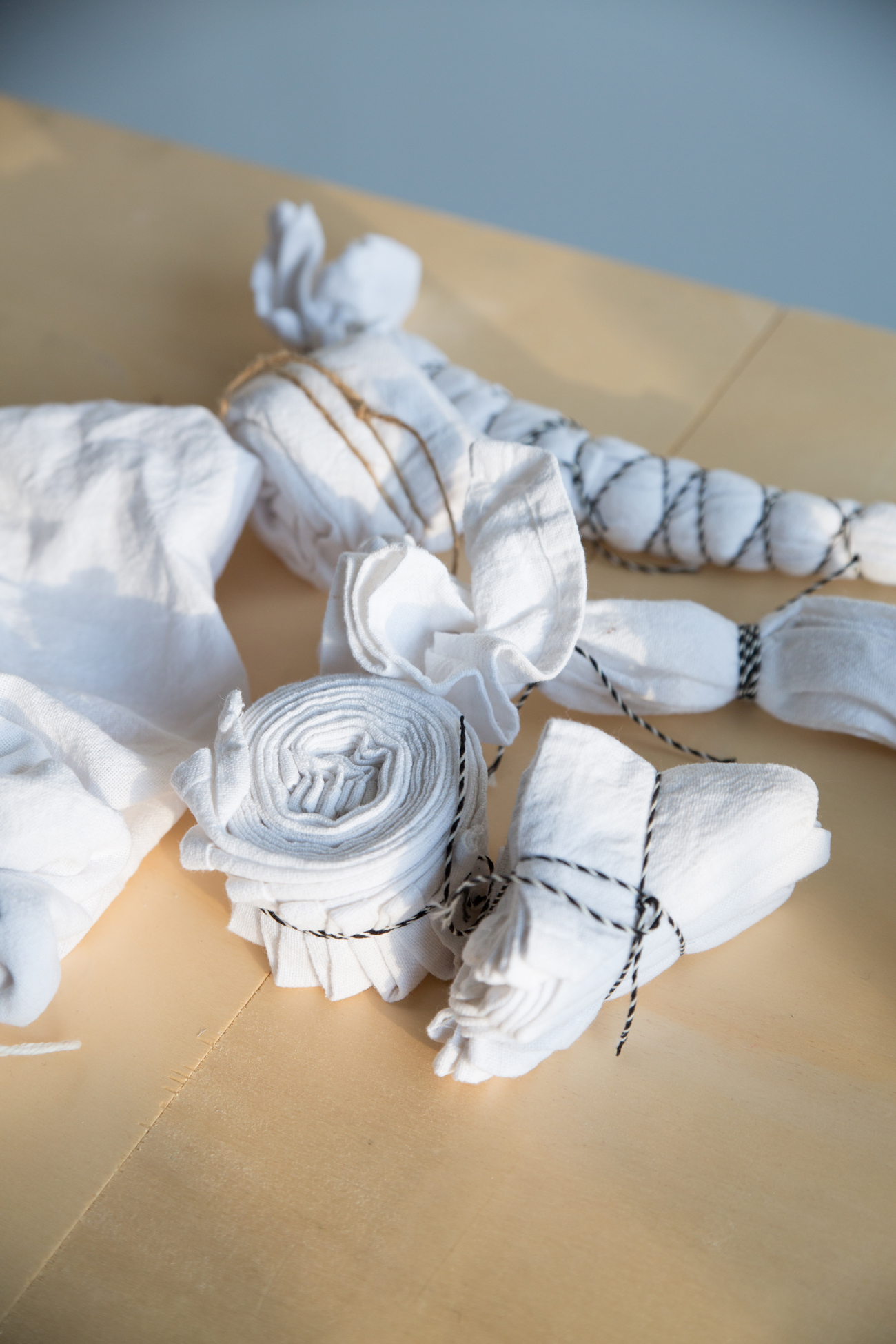 shibori-falten-held-am-herd