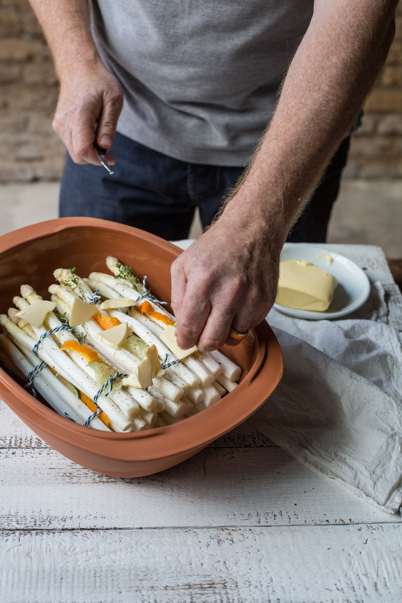 spargel-im-roemertopf-held-am-herd2