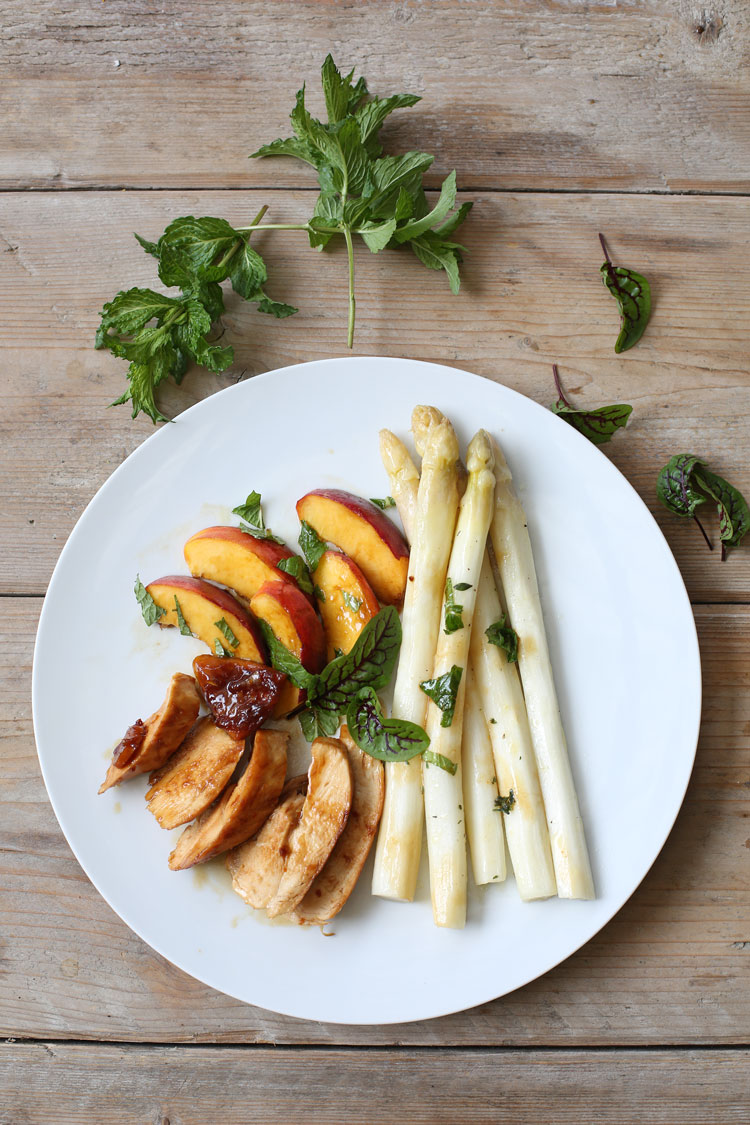 spargel-mit-haehnechenbrust-und-pfirsich-3-held-am-herd